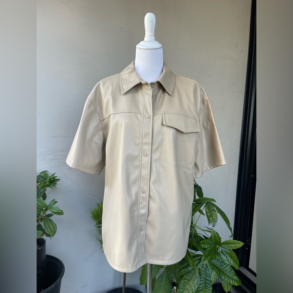 🌿 Topshop Faux Leather Shirt with Short Sleeves in Cream Beige/Camel, US 10